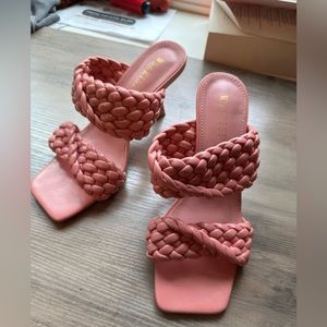 Absolutely adorable braided square toe heels